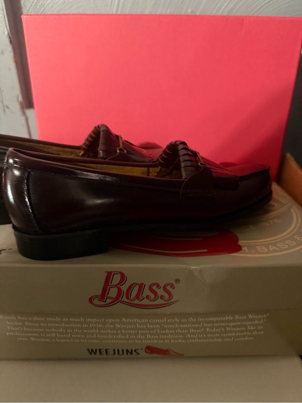 Bass women Leather Penny Loafers in Burgundy Brown- size 6 Narrow
